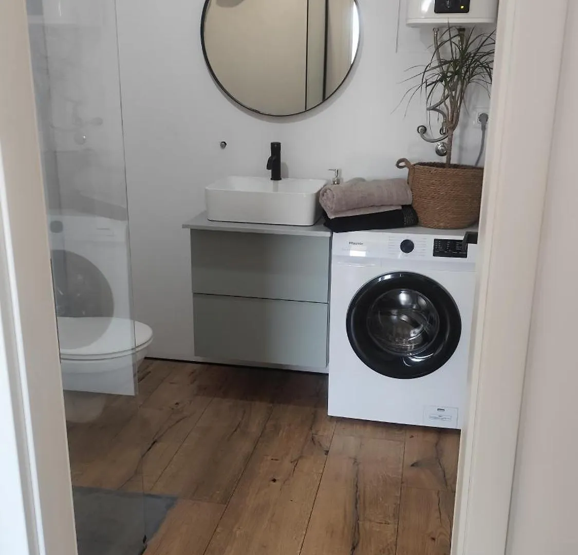 Apartment Lina 라벡